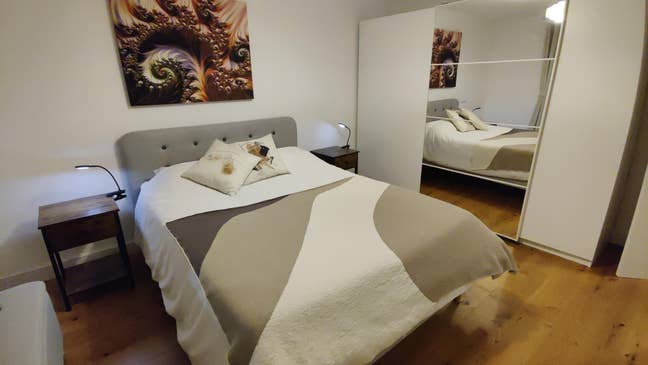 Zone 2 large bedroom in a 2 bed house with garden Main Photo