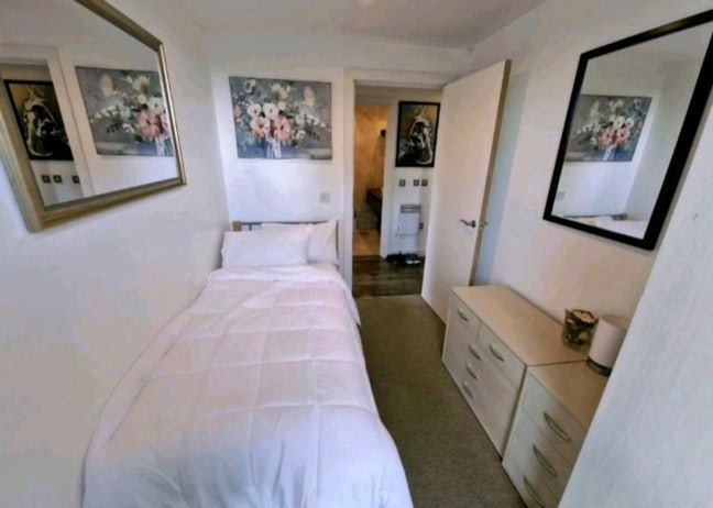 Single Room in Modern City Centre Apartment  Main Photo