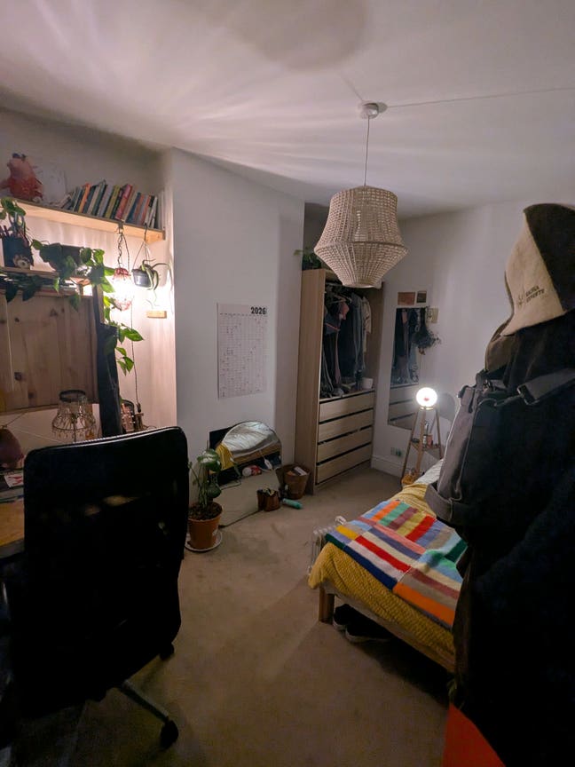 Double room in friendly creative house share  Main Photo