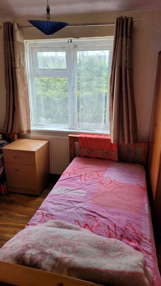 Large Double Room, Quiet Home - Great Location Main Photo