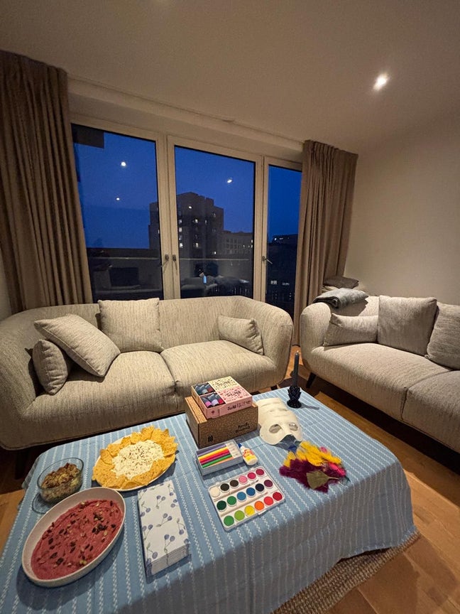 Looking for female flatmate in East Village Main Photo