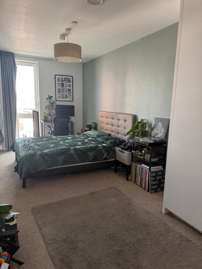 Large En-suite Room 5 Mins From City Centre Main Photo