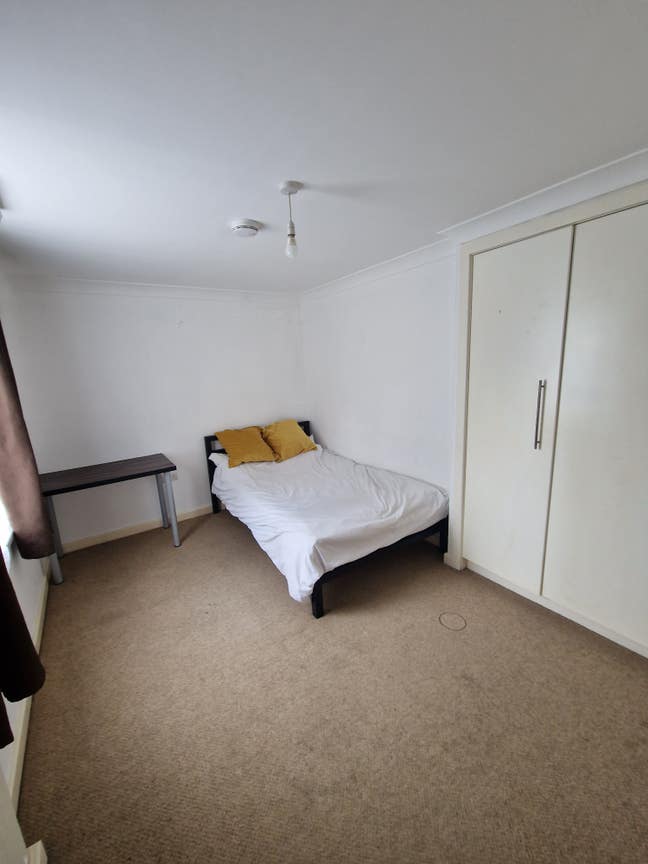 COUPLES room close to town centre Main Photo