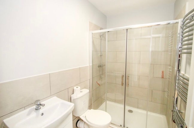 Bright, Spacious Room in  Islington Flat  Main Photo