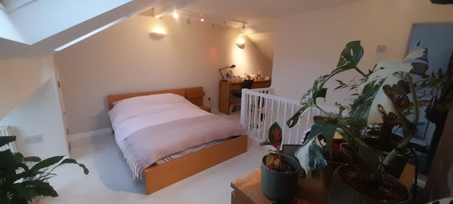 Stunning En Suite Loft Style Room Main Photo