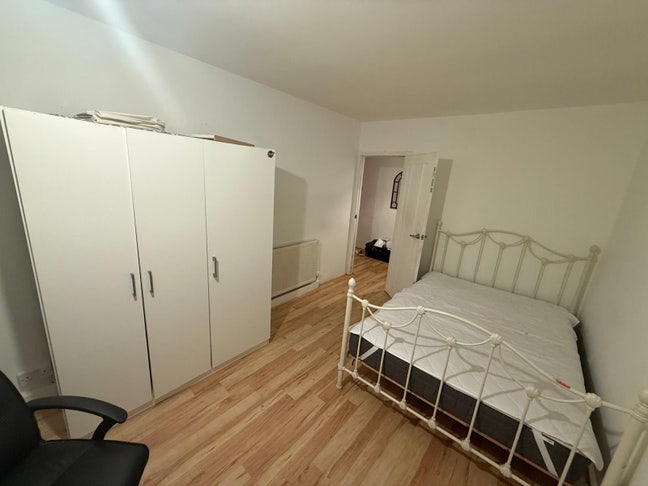 Bright Double Room in Roehampton SW15 Main Photo