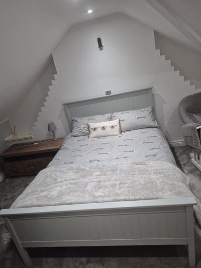 Spacious clean Double on suit room! Main Photo