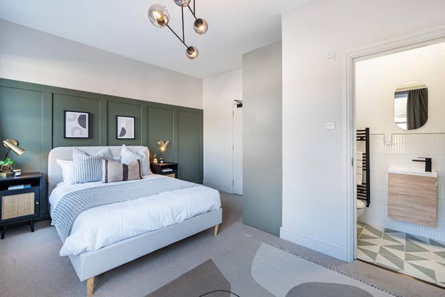 En-Suite in a Luxe 6-Bed House - Clapham North Main Photo