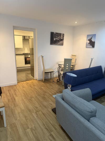 1 single room available in a 3 bedroom flat  Main Photo