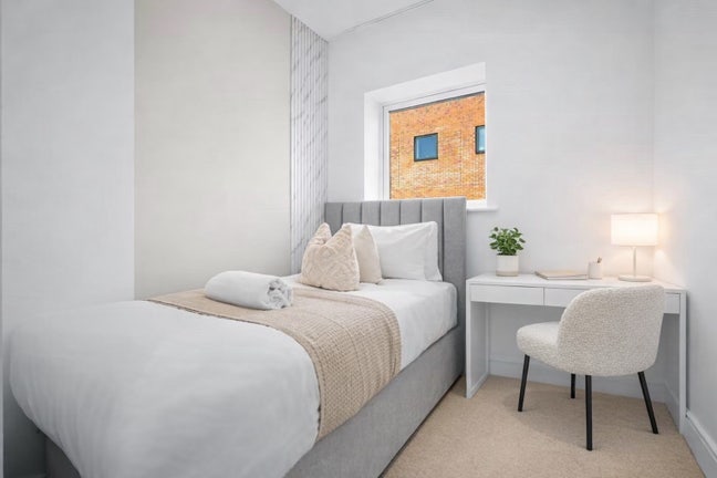 Large Single Room 7 mins from City Center  Main Photo