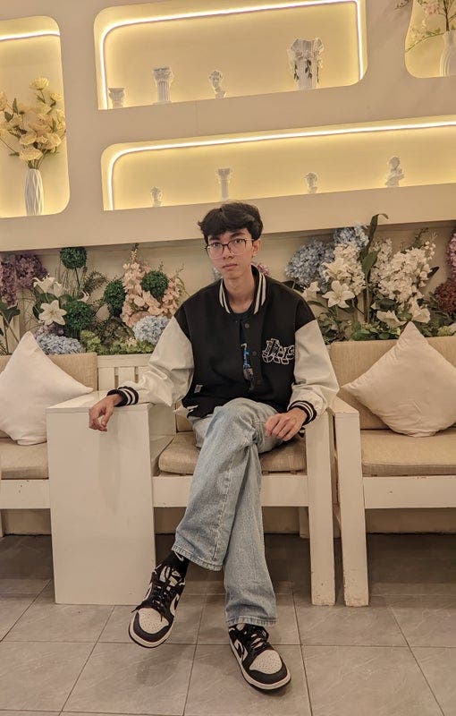 Couple seeks double room Main Photo