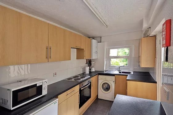 Prime Location Double Bedroom Main Photo