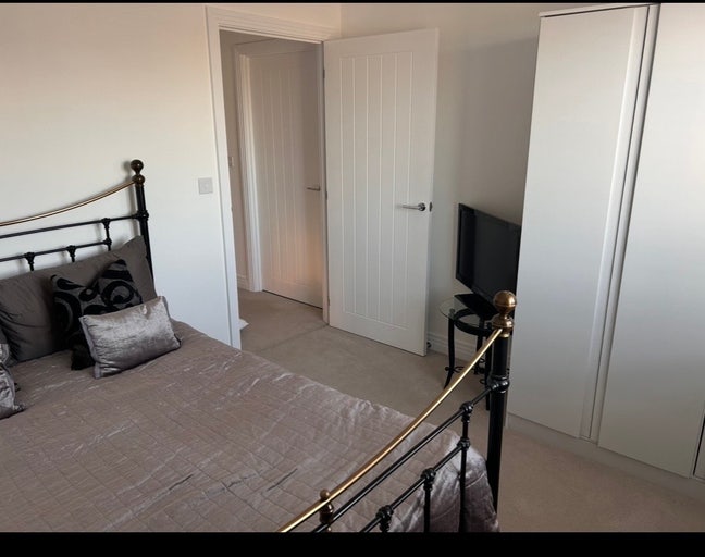 Contemporary Lovely Room Main Photo