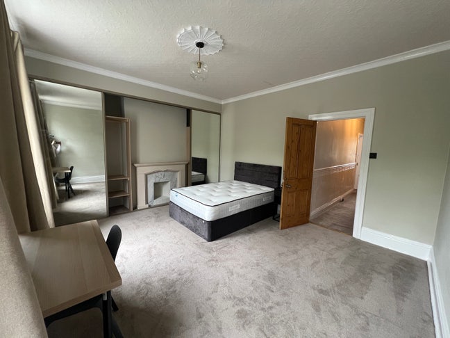 Professional house share Halifax Main Photo