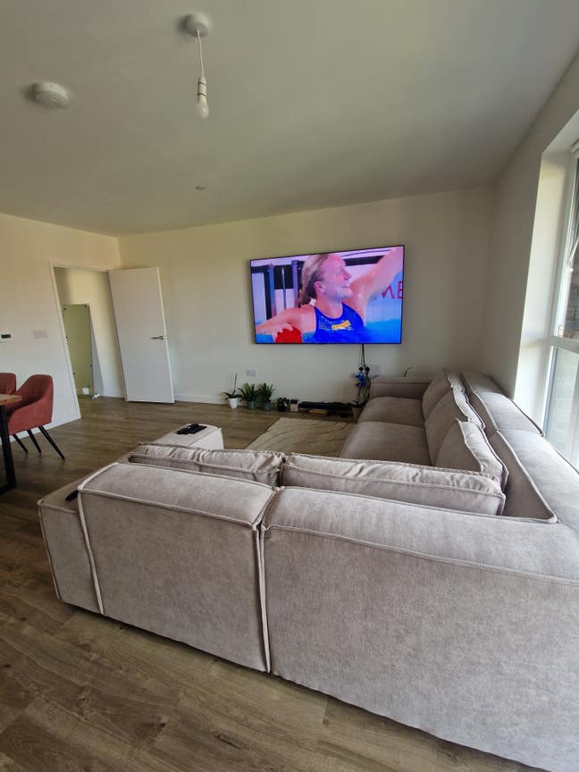 Modern Double Bedroom (New Build) - Short Term Main Photo