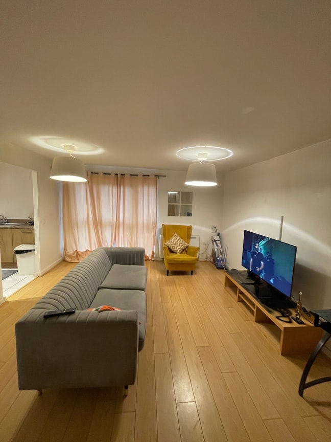 One room in a 2bedroom Flat Main Photo
