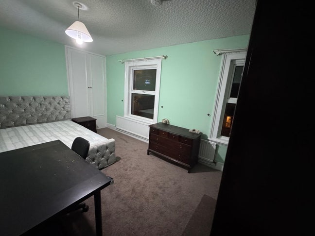 New Double Room for a Working Professional  Main Photo