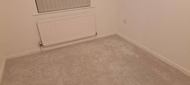 I have a one double room available 700 pounds  Main Photo