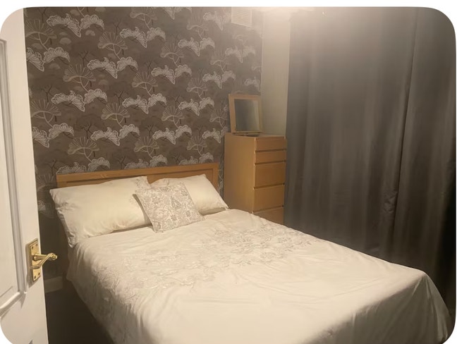 Cosy Double Room in Calm, Friendly Home  Main Photo