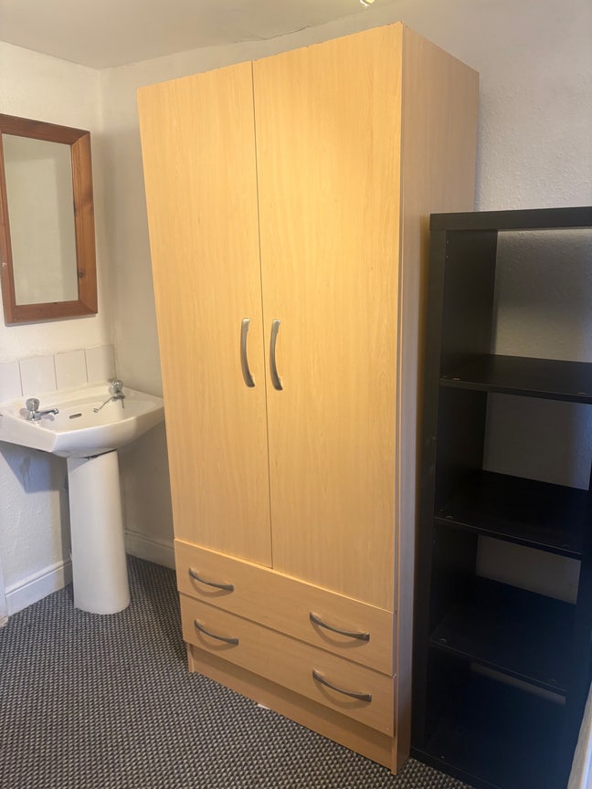 Single furnished room with sink  Main Photo