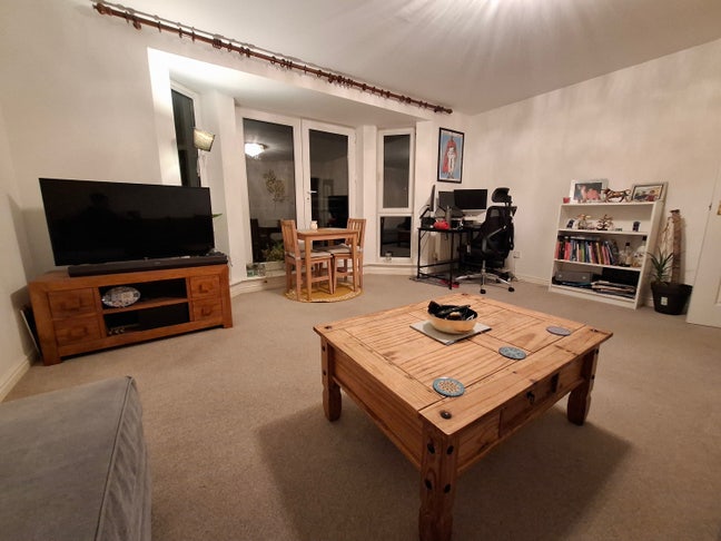 Spacious spare room close to the bay Main Photo