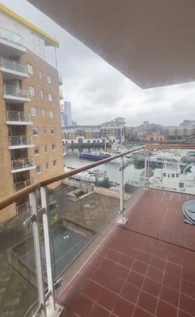 Beautiful two bed in Canary Wharf Main Photo