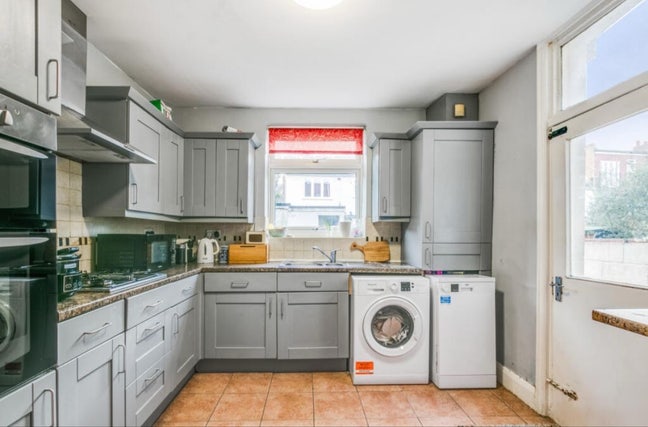 Room Available in Tooting Bec  Main Photo