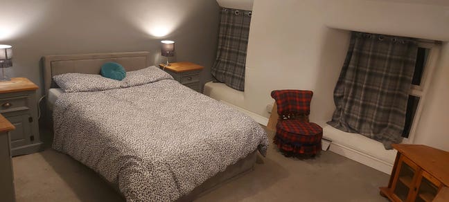 Large double room  use of house and garden  parkin Main Photo