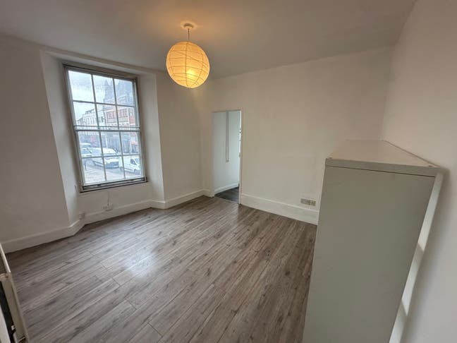 A beautiful two bedroom flat Main Photo