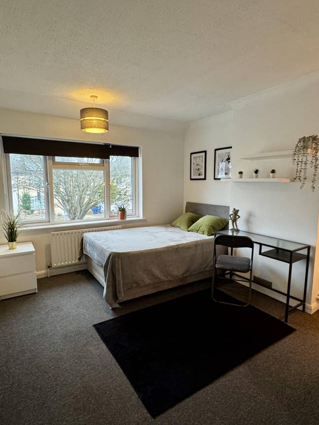 Double Room off Perne Rd, Cambridge Main Photo