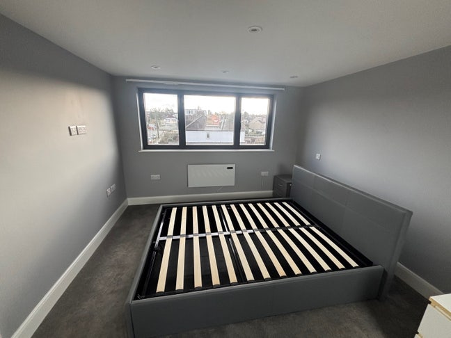 on-Suite Rooms Available in a House Share  Main Photo