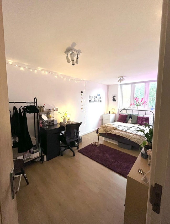 Gorg double room in LGBTQ+ flat in central London  Main Photo