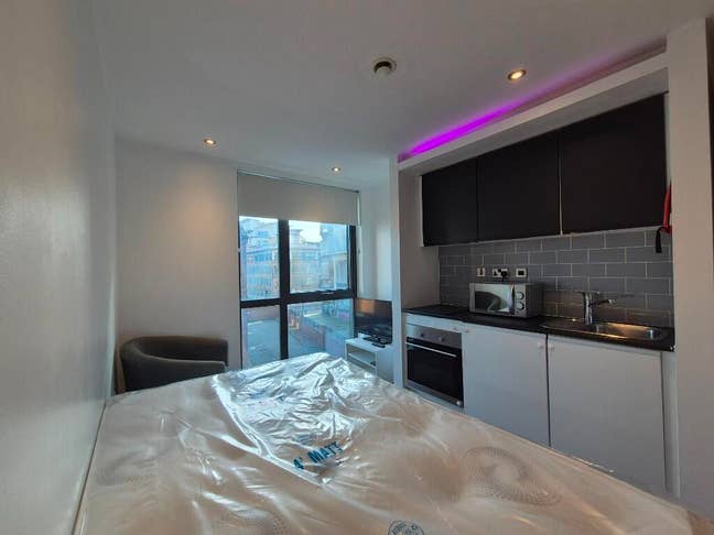 Studio flat in Sheffield city centre Main Photo
