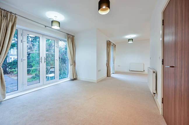 Beautiful 2 Bedroom-2 Bathroom Ground Floor Flat  Main Photo