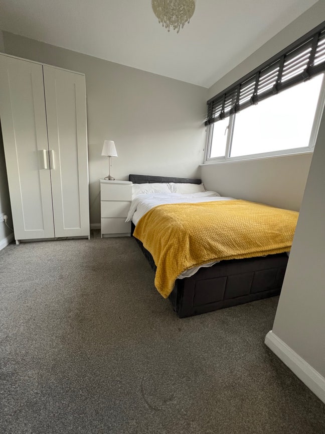 Professional House near Station/High Street Main Photo