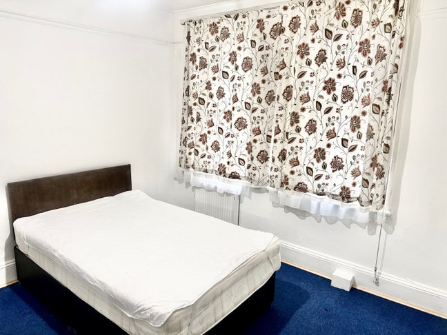 Large Double room. W12 9BA, F-2 Main Photo