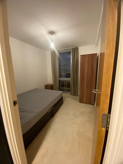 &pound;1100 including bills- Room with Private Bathroom Main Photo