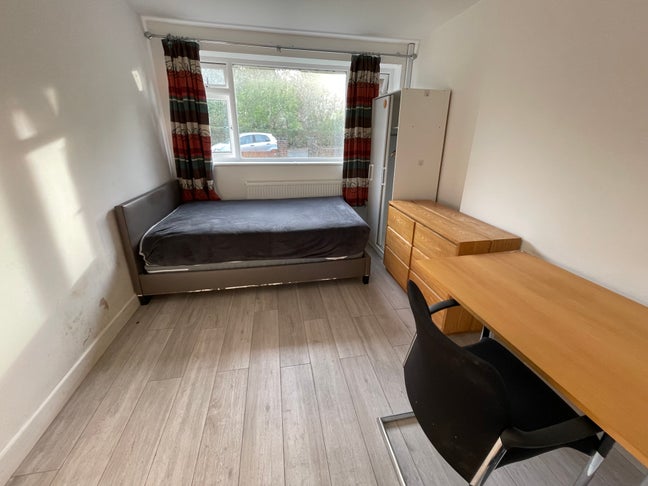 Double Room to Rent - Holywell Drive,LE11 Main Photo