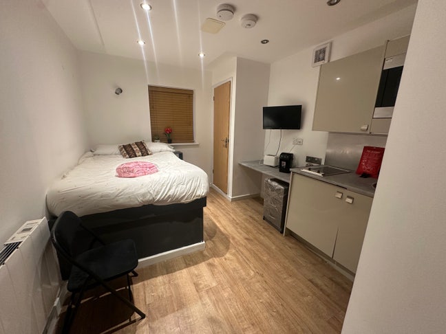 Self contained studio - Benefits accepted - Derby  Main Photo