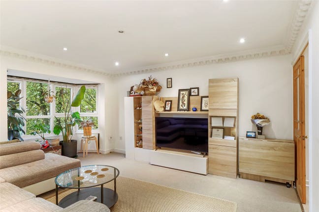Bright 1-bed flat in Archway Main Photo