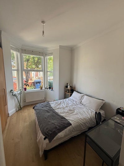 Spacious 2 Bed Flat 🌿 Main Photo