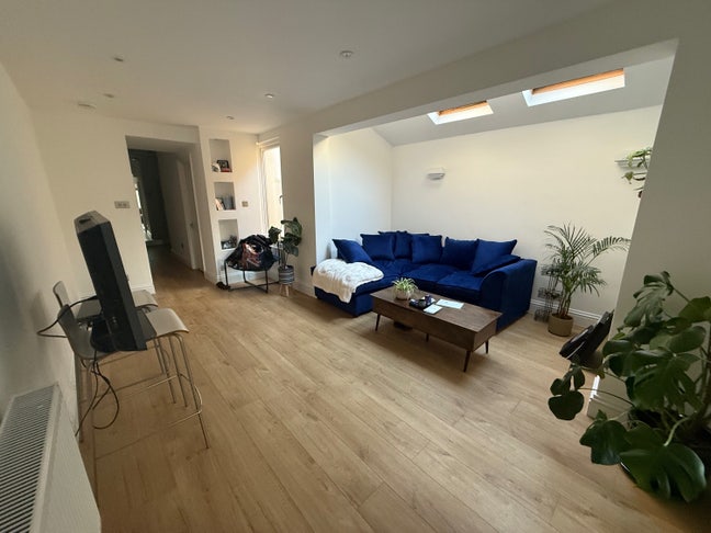 Spacious 2 Bed Flat 🌿 Main Photo