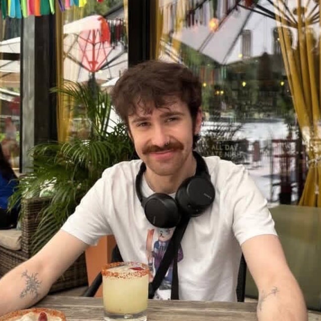 Young professional looking for a room Main Photo