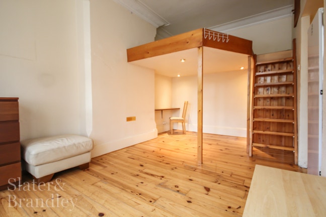 **One Bedroom Flat - Free Wifi Included** Main Photo