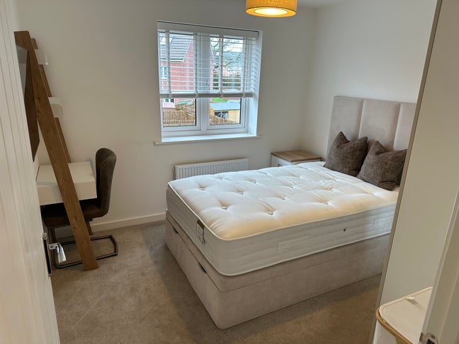 Double bedroom with private bathroom Main Photo