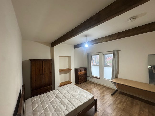 Large double, friendly houseshare, near University Main Photo