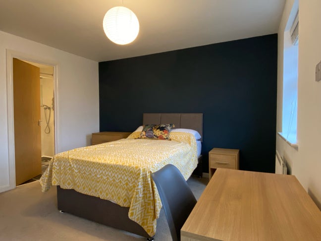 Double ensuite near hospital - bills incl Main Photo