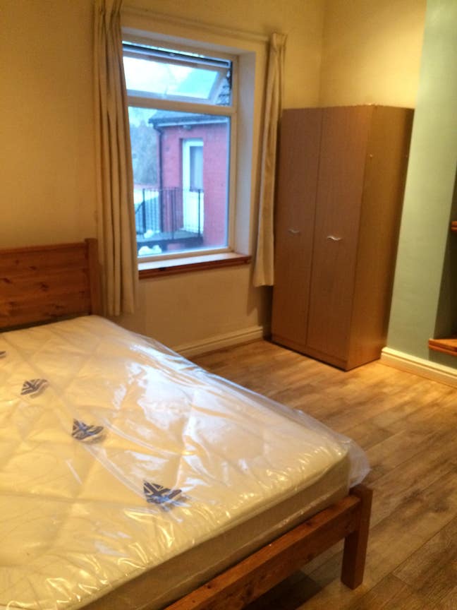 Edgbaston large double in professional houseshare Main Photo