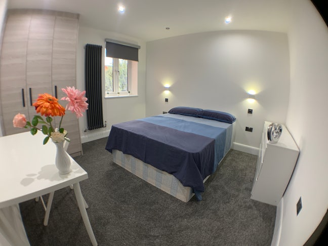 Bright, Modern Double Room in NW10 Main Photo