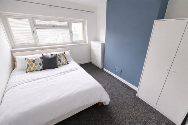 2 Large Doubles Room in Filton | Bills Inc. Main Photo